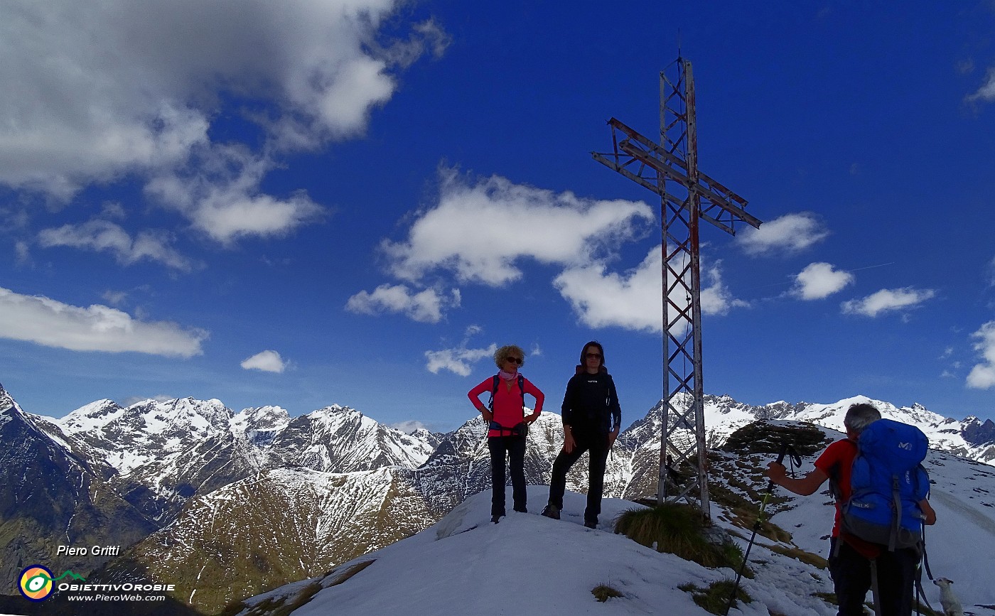 38 Alla croce dell'anticima (2205 m).JPG -                                